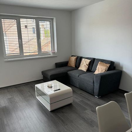 Soukromy Byt 2+Kk S Balkonem A Parkovanim Znojmo Exterior foto