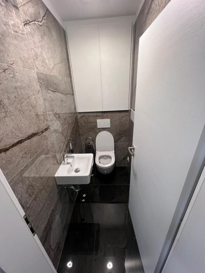 Soukromy Byt 2+Kk S Balkonem A Parkovanim Znojmo Exterior foto