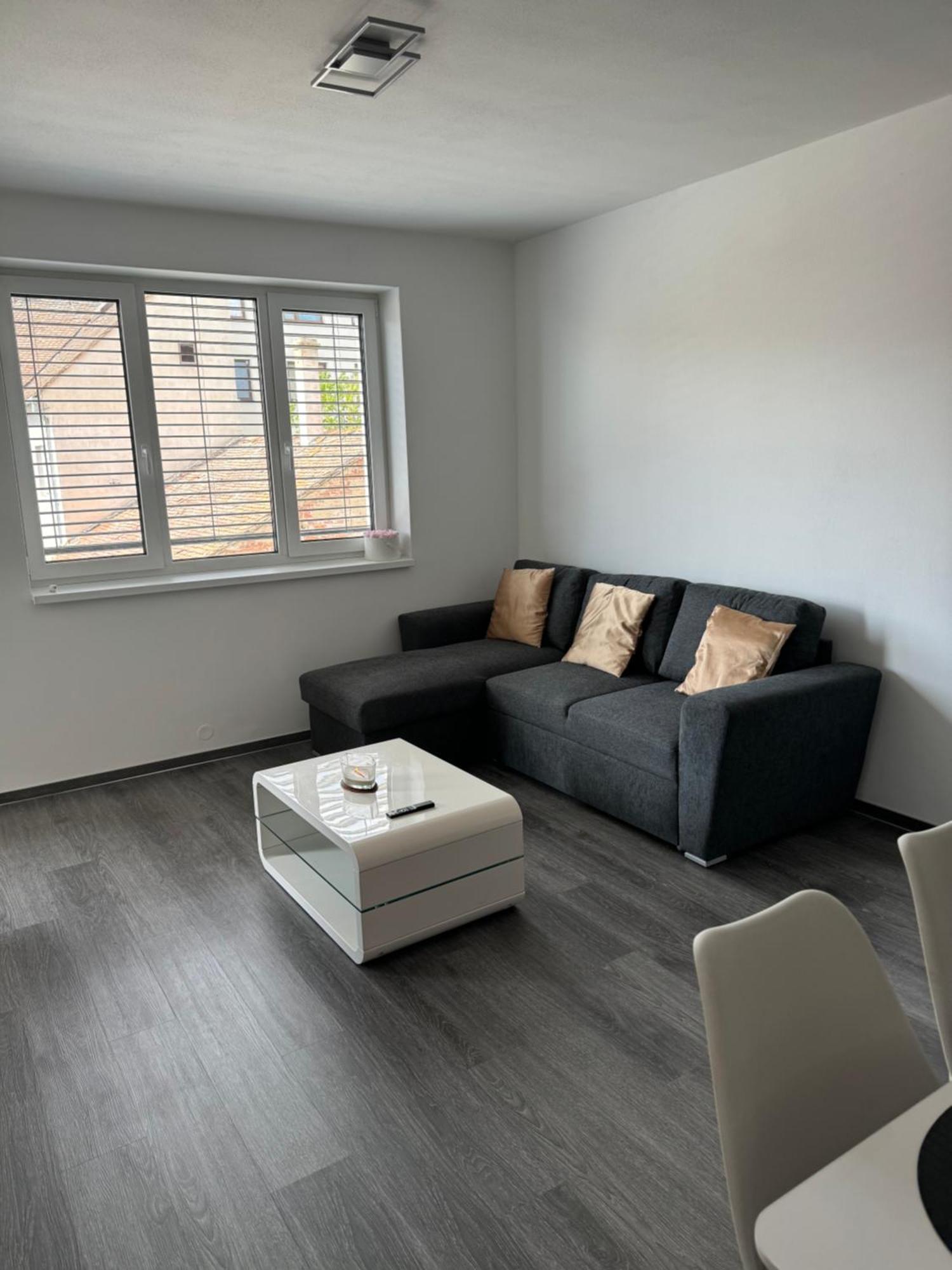 Soukromy Byt 2+Kk S Balkonem A Parkovanim Znojmo Exterior foto